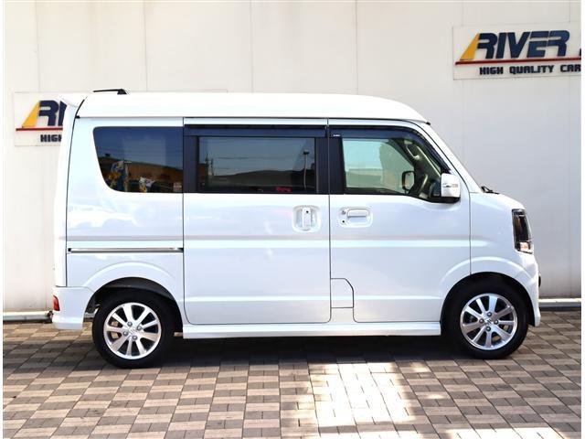 新車、登録（届出）済未使用車限定でナビ等をお得に取付できる当社限定オプションパックを行っております。別途前後ドライブレコーダー等お客様の希望に合わせて承りますので気軽にご相談ください！！