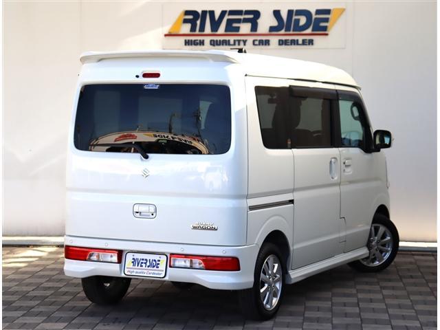 当社は１９７８年の創業より、現在販売店舗１０拠点・整備施設４拠点を展開し常時８５０台を展示しております。納車後はオイル・バッテリー交換無料（一部車両は除きます）で皆様のカーライフを全力でサポート！