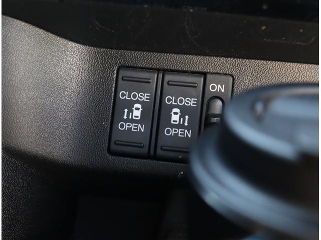 ステップワゴンスパーダ スパーダ　ホンダセンシング　アイドリングストップ　衝突被害軽減システム　バックカメラ　ナビ＆ＴＶ　両側電動スライド（11枚目）