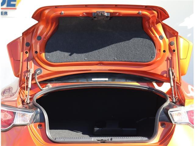 ８６ ＧＴ　６ＭＴ・モデリスタエアロ・リアウィング・ＴＲＤマフラー・ＲＡＹＳ　１９インチＡＷＴＲＤ車高調・サイバーナビ・フルセグ・ＤＶＤ・Ｂｌｕｅｔｏｏｔｈ接続・ＥＴＣ・クルーズコントロール・スマートキー（11枚目）