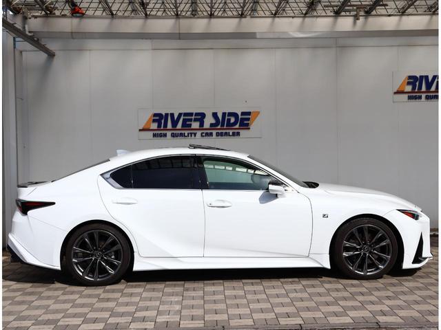 IS300 Fスポーツ 1オーナー TRDフルエアロスポーツマフラー リアスポイラー 黒革シート サンルーフ 3眼LED BSM RCTA 前後ドラレコ TVジャンパー 10.3ディプレイ ナビフルセグBカメラ ETC(5枚目)