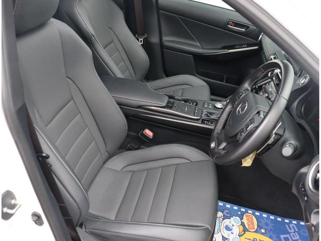 IS300 Fスポーツ 1オーナー TRDフルエアロスポーツマフラー リアスポイラー 黒革シート サンルーフ 3眼LED BSM RCTA 前後ドラレコ TVジャンパー 10.3ディプレイ ナビフルセグBカメラ ETC(9枚目)
