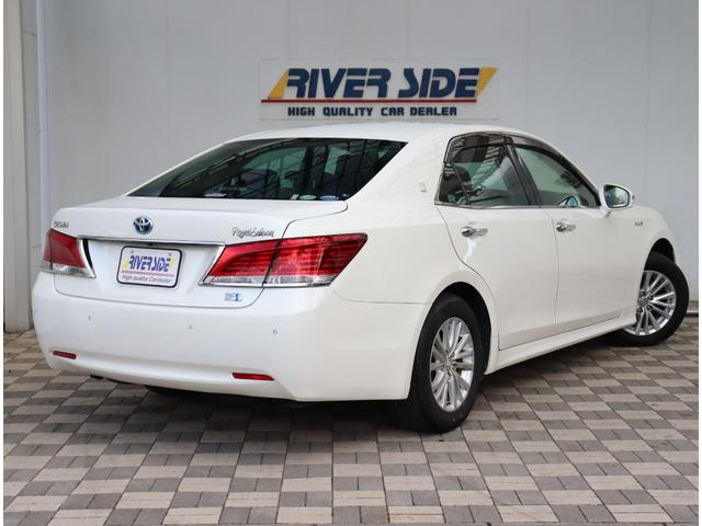 クラウンハイブリッド ロイヤルサルーン メモリーナビ フルセグ バックカメラ 衝突軽減ブレーキ シートヒーター パワーシート スマートキー クルコン ETC ステリモ ステアリングヒーター ブルーレイ再生 トランクイージークローザー(6枚目)