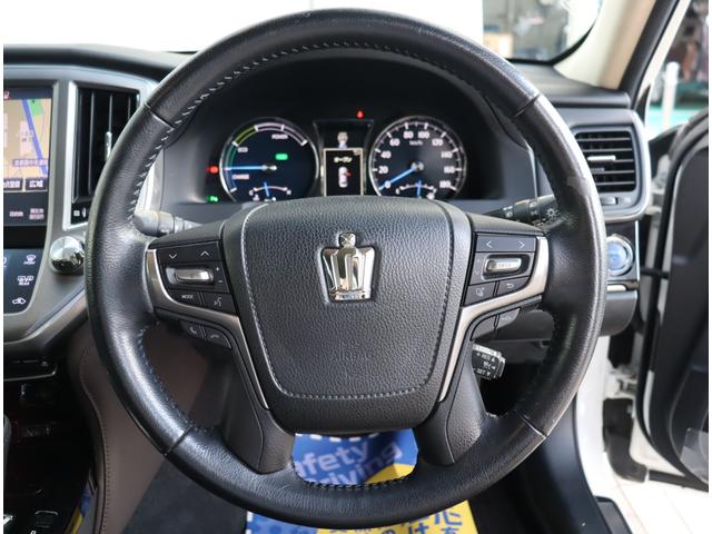 クラウンハイブリッド ロイヤルサルーン メモリーナビ フルセグ バックカメラ 衝突軽減ブレーキ シートヒーター パワーシート スマートキー クルコン ETC ステリモ ステアリングヒーター ブルーレイ再生 トランクイージークローザー(19枚目)