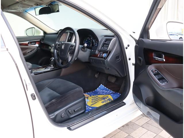 クラウンハイブリッド ロイヤルサルーン メモリーナビ フルセグ バックカメラ 衝突軽減ブレーキ シートヒーター パワーシート スマートキー クルコン ETC ステリモ ステアリングヒーター ブルーレイ再生 トランクイージークローザー(29枚目)