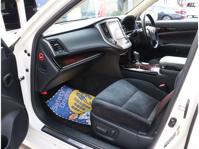 クラウンハイブリッド ロイヤルサルーン メモリーナビ フルセグ バックカメラ 衝突軽減ブレーキ シートヒーター パワーシート スマートキー クルコン ETC ステリモ ステアリングヒーター ブルーレイ再生 トランクイージークローザー(31枚目)