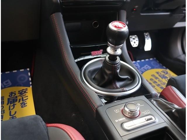 ＷＲＸ ＳＴＩ ＳＴＩ　タイプＳ　純正８インチメモリーナビ　フルセグ　バックカメラ　Ｓ・Ｆカメラ　シートヒーター　パワーシート　コーナーセンサー　マッドフラップ　ステリモ　ＳＴＩ４本出しマフラー（9枚目）