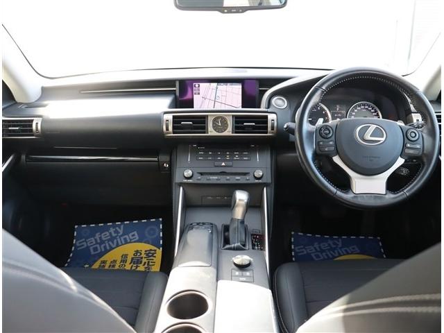 ＩＳ ＩＳ２００ｔ　メモリーナビ　フルセグ　バックカメラ　ＥＴＣ　ＨＩＤ　ハーフレザーシート　パワーシート　スマートキー　プッシュスタート　プリクラッシュセーフティ　クルコン　コーナーセンサー（7枚目）