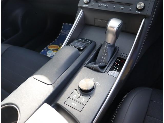 ＩＳ ＩＳ２００ｔ　メモリーナビ　フルセグ　バックカメラ　ＥＴＣ　ＨＩＤ　ハーフレザーシート　パワーシート　スマートキー　プッシュスタート　プリクラッシュセーフティ　クルコン　コーナーセンサー（16枚目）