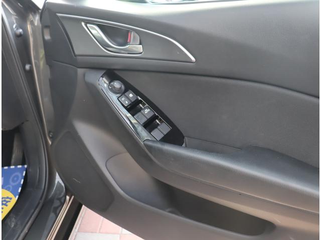 アクセラスポーツ １５Ｓ　プロアクティブ　メモリーナビ　フルセグ　バックカメラ　ＥＴＣ　コーナーセンサー　クルコン　スマートキー　レーンディパーチャー　ヘッドアップディスプレイ　ｉ－ｓｔｏｐ　純正１６インチアルミ　オートＡＣ　ステリモ（31枚目）