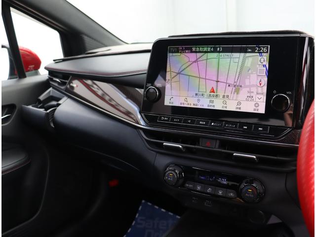 オーラ ニスモ　フルセグＴＶ・ブルートゥース接続可・ＥＴＣ２．０・コーナーセンサー　ハーフレザーシート・デジタルインナーミラー・ハンドルヒーター　　ステアリングリモコン・純正１７インチアルミホイール（9枚目）