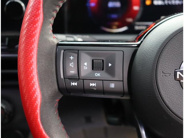 オーラ ニスモ　フルセグＴＶ・ブルートゥース接続可・ＥＴＣ２．０・コーナーセンサー　ハーフレザーシート・デジタルインナーミラー・ハンドルヒーター　　ステアリングリモコン・純正１７インチアルミホイール（25枚目）