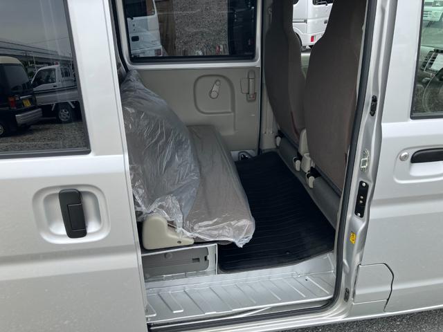 ＮＶ１００クリッパーバン ＤＸ　ＧＬセーフティパッケージ　車線逸脱　バックソナー　エマージェンシーブレーキ　ＶＤＯ　ナビ　バックモニター　ＥＴＣ　４速オートマフル装備（8枚目）
