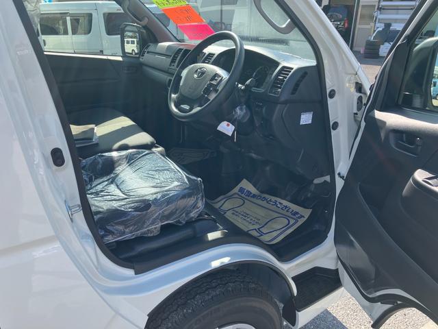 ハイエースバン ロングDX GLパッケージ 走行17キロ!未使用車!デジタルインナーミラー パノラミックビューモニター ダブルエアコン&リアヒーター 両側&バックドアイージークローザー付6速オートマフル装備(5枚目)