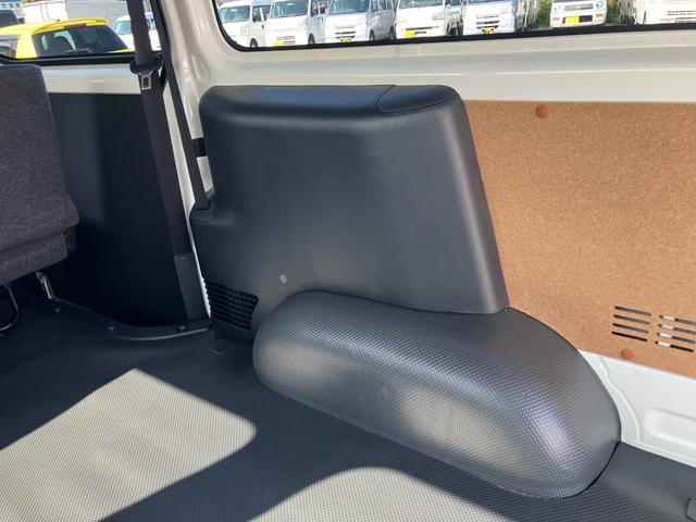 ハイエースバン ロングDX GLパッケージ 走行17キロ!未使用車!デジタルインナーミラー パノラミックビューモニター ダブルエアコン&リアヒーター 両側&バックドアイージークローザー付6速オートマフル装備(11枚目)
