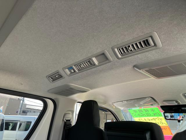 ハイエースバン ロングDX GLパッケージ 走行17キロ!未使用車!デジタルインナーミラー パノラミックビューモニター ダブルエアコン&リアヒーター 両側&バックドアイージークローザー付6速オートマフル装備(12枚目)