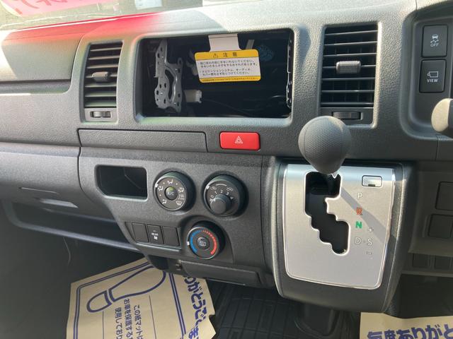ハイエースバン ロングDX GLパッケージ 走行17キロ!未使用車!デジタルインナーミラー パノラミックビューモニター ダブルエアコン&リアヒーター 両側&バックドアイージークローザー付6速オートマフル装備(16枚目)