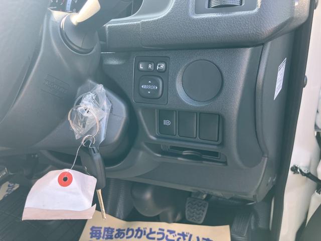 ハイエースバン ロングDX GLパッケージ 走行17キロ!未使用車!デジタルインナーミラー パノラミックビューモニター ダブルエアコン&リアヒーター 両側&バックドアイージークローザー付6速オートマフル装備(17枚目)