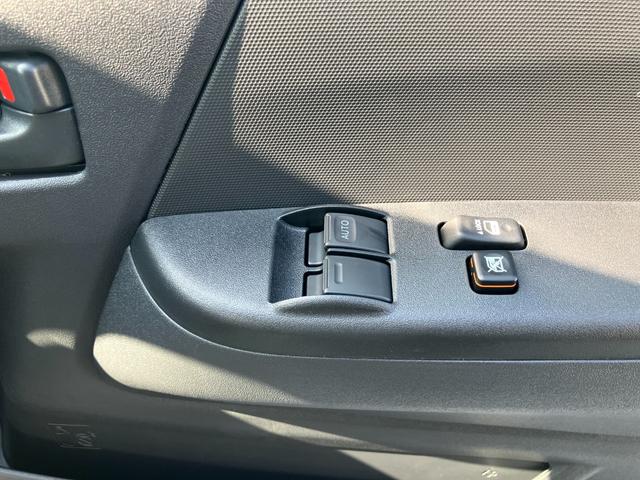 ハイエースバン ロングDX GLパッケージ 走行17キロ!未使用車!デジタルインナーミラー パノラミックビューモニター ダブルエアコン&リアヒーター 両側&バックドアイージークローザー付6速オートマフル装備(18枚目)