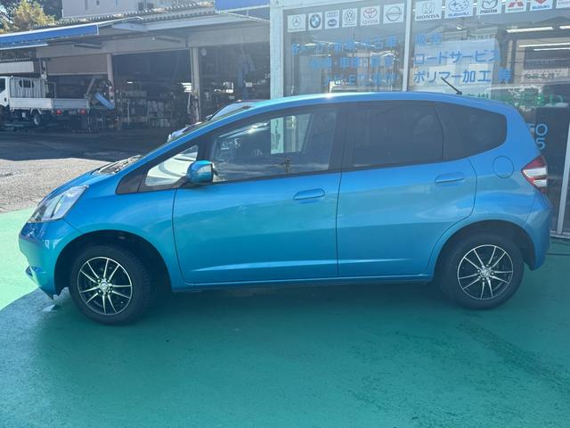 フィット G 走行13473km・車検9年2月28日・Fパッケージ・ストラーダHDDナビ(3枚目)