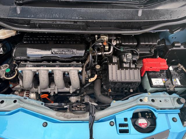 フィット G 走行13473km・車検9年2月28日・Fパッケージ・ストラーダHDDナビ(20枚目)