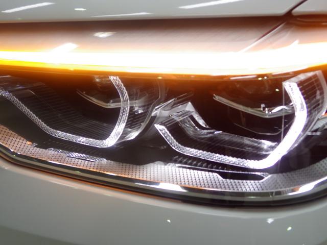 523i Mスポーツ ハイラインパッケージ ブラックレザー・イノベーションパッケージ・20インチアロイホイール・サンルーフ・Mブレーキ・ジェスチャーコントロール・HDDナビ・Bluetoothオーディオ・バックカメラ・ハンズフリー・(45枚目)