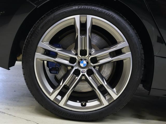1シリーズ M135i xDrive MプラスPKG・ヘッドアップディスプレイ・Mスポーツシート・Mシートベルト・18インチAW・ACC・Appleカープレイ(4枚目)
