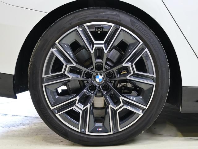 5シリーズ 523d xDriveツーリング Mスポーツ セレクトPKG・コンフォートドライビングPKG・20インチAW・パノラマガラスルーフ・harmankardon(4枚目)