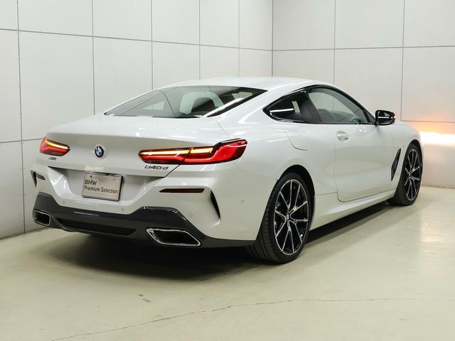 8シリーズ 840d xDriveクーペ ナイトブルーバイカラーレザー・20インチAW・harmankardon・ヘッドアップディスプレイ・BMWレーザーライト全方位カメラ(9枚目)
