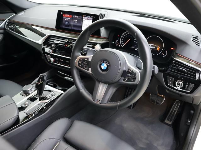 5シリーズ 523dツーリング Mスポーツ ハイラインパッケージ ブラックレザー・19インチAW・ヘッドアップディスプレイ・全方位カメラ・アクティブクルーズ・ステアリングアシスト(3枚目)