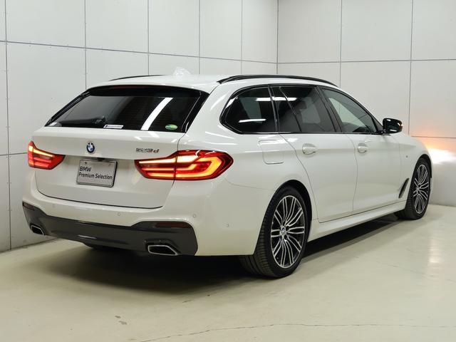 5シリーズ 523dツーリング Mスポーツ ハイラインパッケージ ブラックレザー・19インチAW・ヘッドアップディスプレイ・全方位カメラ・アクティブクルーズ・ステアリングアシスト(9枚目)