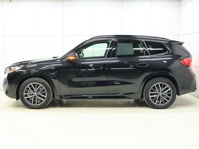 iX1 xDrive 30 Mスポーツ ヴェガンザアルカンタラコンビレザー・ヘッドアップディスプレイ・ハンズオフアシスト・デジタルキー・全方位カメラ(7枚目)