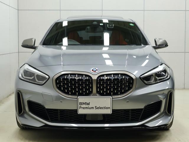 1シリーズ M135i xDrive MプラスPKG・サンルーフ・Mパフォーマンストランクスポイラー・マグマレッドレザー・18インチAW・ACC(22枚目)