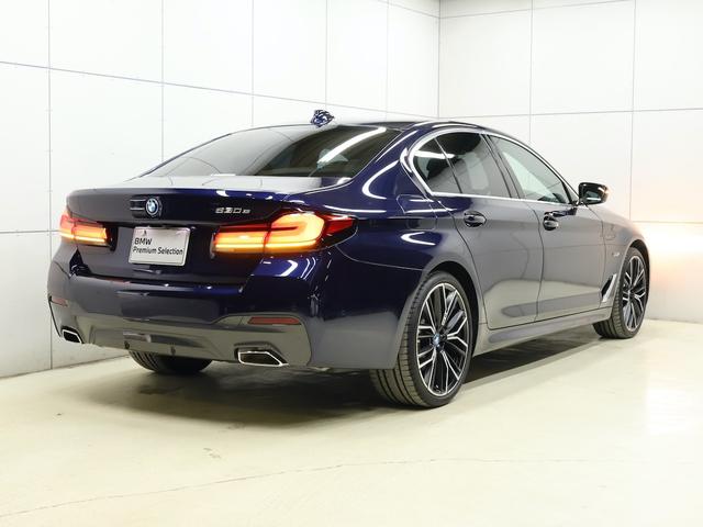 ５シリーズ ５３０ｅ　Ｍスポーツ　５０ｔｈアニバーサリーＥＤ　ＥＸアイボリーナッパレザー・２０インチＡＷ・コンフォートシート・ヘッドアップディスプレイ・ｈａｒｍａｎｋａｒｄｏｎスピーカー（3枚目）