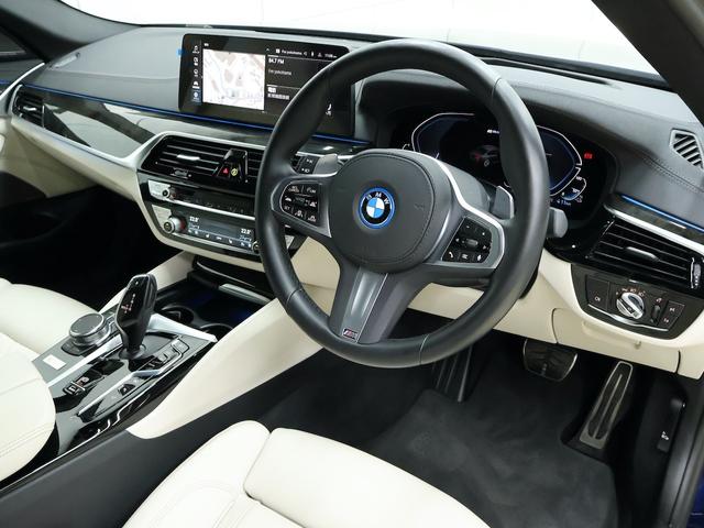 ５シリーズ ５３０ｅ　Ｍスポーツ　５０ｔｈアニバーサリーＥＤ　ＥＸアイボリーナッパレザー・２０インチＡＷ・コンフォートシート・ヘッドアップディスプレイ・ｈａｒｍａｎｋａｒｄｏｎスピーカー（4枚目）