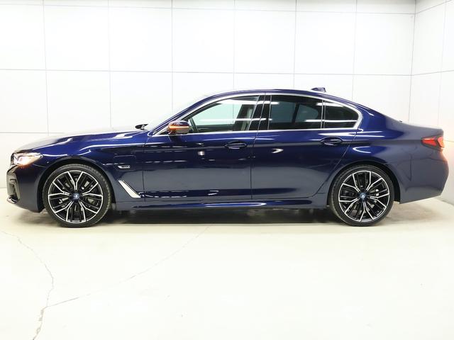 ５シリーズ ５３０ｅ　Ｍスポーツ　５０ｔｈアニバーサリーＥＤ　ＥＸアイボリーナッパレザー・２０インチＡＷ・コンフォートシート・ヘッドアップディスプレイ・ｈａｒｍａｎｋａｒｄｏｎスピーカー（8枚目）