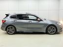 1シリーズ M135i xDrive MプラスPKG・サンルーフ・Mパフォーマンストランクスポイラー・マグマレッドレザー・18インチAW・ACC(8枚目)