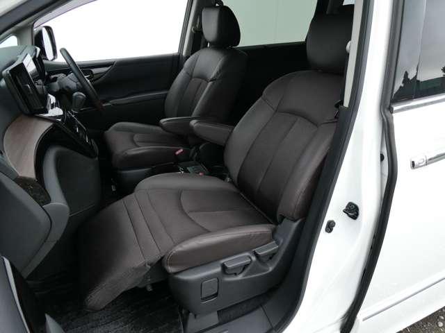 エルグランド ２５０ハイウェイスターＳ　アーバンクロム　純正ＯＰナビＭＭ５２０Ｄ－Ｌ・アラウンドビューモニター・後席モニター・ＥＴＣ・オートライト・ＬＥＤヘッドライト・インテリジェントオートクルーズ・エマージェンシーブレーキ・踏み間違え防止アシスト（11枚目）