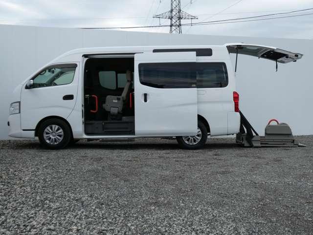 NV350キャラバンバン 2.5 チェアキャブ 車いす2名仕様 電動リフター車・社外ナビ・全周囲カメラ(7枚目)