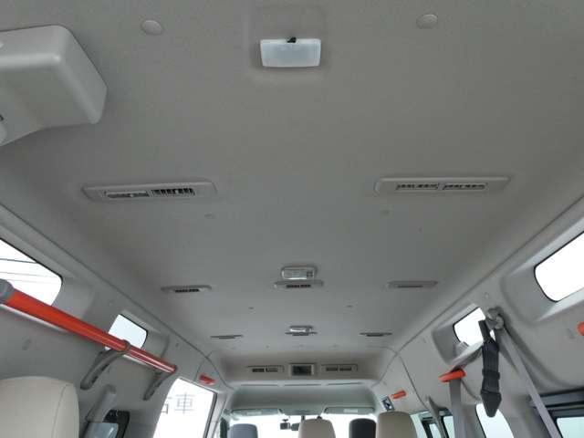 NV350キャラバンバン 2.5 チェアキャブ 車いす2名仕様 電動リフター車・社外ナビ・全周囲カメラ(8枚目)