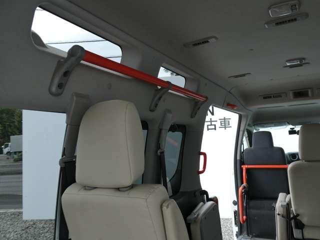 NV350キャラバンバン 2.5 チェアキャブ 車いす2名仕様 電動リフター車・社外ナビ・全周囲カメラ(9枚目)