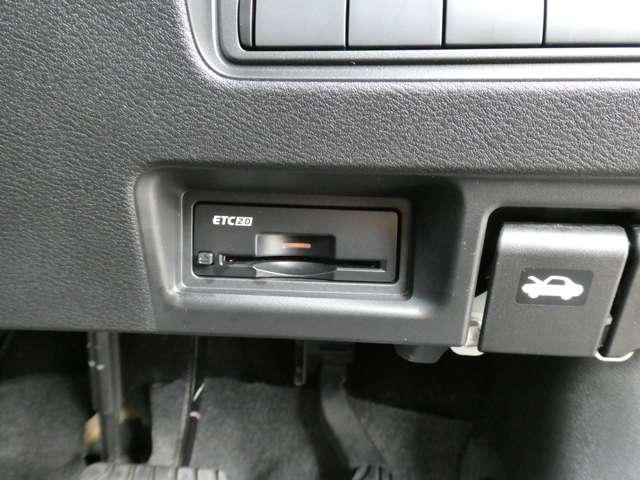 セレナ e-パワー ハイウェイスターV 防水シート・日産コネクトナビ・後席モニター・ETC2.0・スマートルームミラー・アラウンドビューモニター・オートライト・LEDヘッドライト・プロパイロット・エマージェンシーブレーキ(9枚目)