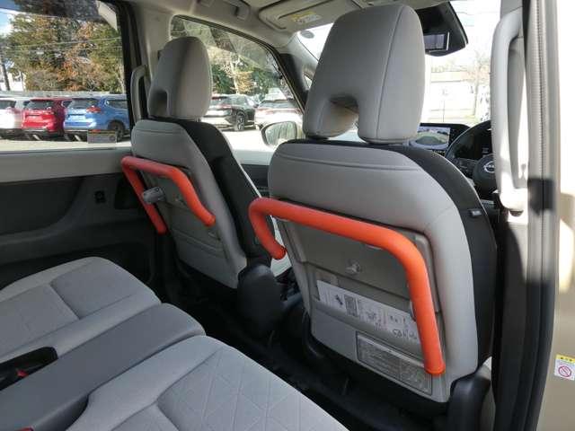 セレナ １．４　ｅ－ＰＯＷＥＲ　ＸＶ　チェアキャブ　リフタータイプ　電動式車いす固定装置・手すりパック（6枚目）