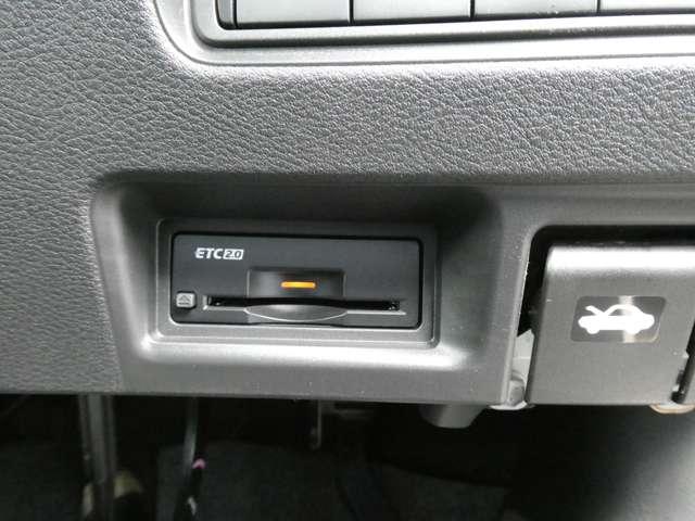 セレナ １．４　ｅ－ＰＯＷＥＲ　ＸＶ　チェアキャブ　リフタータイプ　電動式車いす固定装置・手すりパック（14枚目）