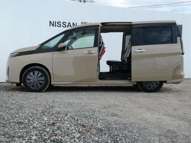 セレナ １．４　ｅ－ＰＯＷＥＲ　ＸＶ　チェアキャブ　リフタータイプ　電動式車いす固定装置・手すりパック（17枚目）