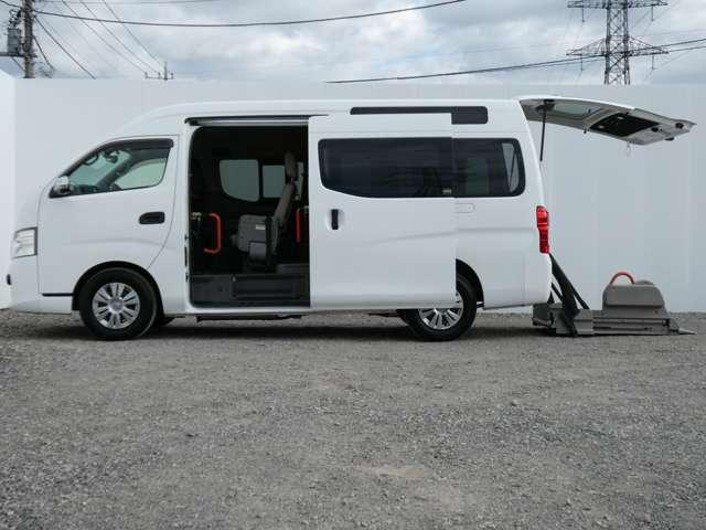 NV350キャラバンバン 2.5 チェアキャブ 車いす2名仕様 電動リフター車・社外ナビ・全周囲カメラ(7枚目)