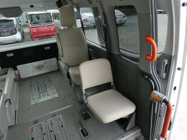 NV350キャラバンバン 2.5 チェアキャブ 車いす2名仕様 電動リフター車・社外ナビ・全周囲カメラ(17枚目)