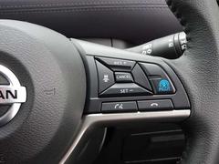 運転支援機能・プロパイロット搭載。　設定した速度で定速走行でき、先行車に自動で追従走行も可能です。さらにハンドル支援機能もあり、車線の中央を走るように制御してくれます。 4