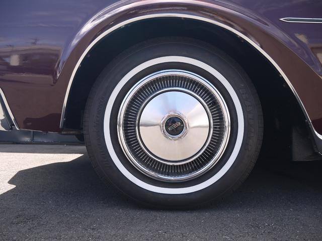 リンカーン マークIII ベースグレード　１９７０年モデル　マークＩＩＩ　２ドアクーペ　ベンチシート　６人乗り　ホワイトリボンタイヤ　キャブレター　リトラクタブルライト　排気量７５３０ｃｃ（19枚目）