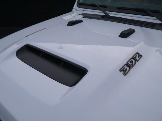 ジープ・ラングラーアンリミテッド ルビコン３９２　２０２４年最終モデル　スカイワンタッチパワートップ　ＷＡＲＮ電動ウインチ　純正可変マフラー　１２．３インチタッチスクリーンディスプレイ　３９２ロゴ入りナッパレザー　３５インチタイヤ　ガラスコーティング（9枚目）